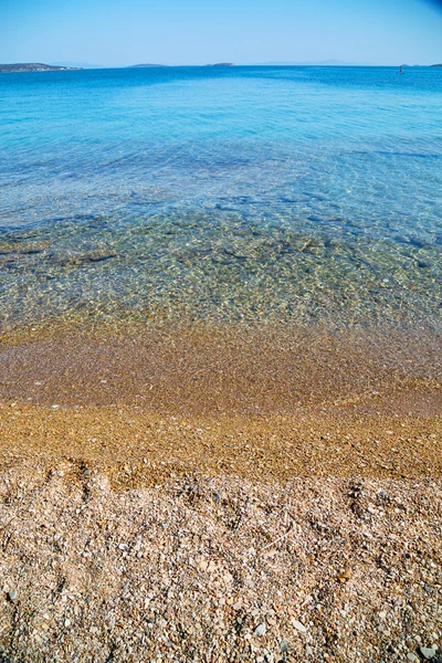 Stroom en schuim in de zee van Griekenland — Stockfoto
