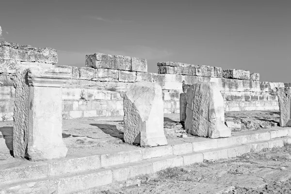 Anatolia pamukkale    old construction in asia turkey the colum — Stock Photo, Image