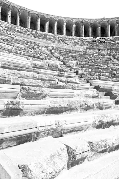 Himlen i Turkiet Europa aspendos gamla teatern abstrakt struktur o — Stockfoto