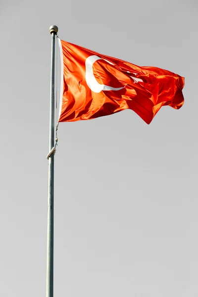 Turkije wereld zwaaien vlag in de kleur van de blauwe hemel — Stockfoto