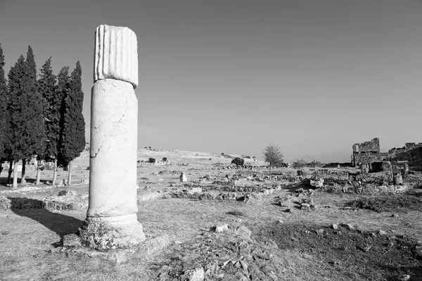 History pamukkale    old construction in asia turkey the column — Stock Photo, Image