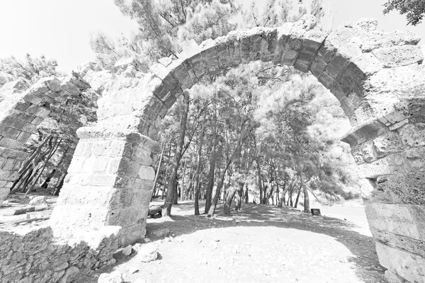 Phaselis havet bush gate i myra den gamla kolumn sten c — Stockfoto