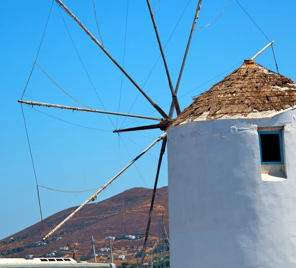 Starý mlýn v santorini Řecko Evropě a obloha — Stock fotografie