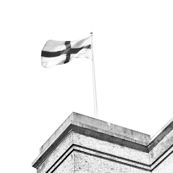 Vieja bandera y cielo ingleses — Foto de Stock