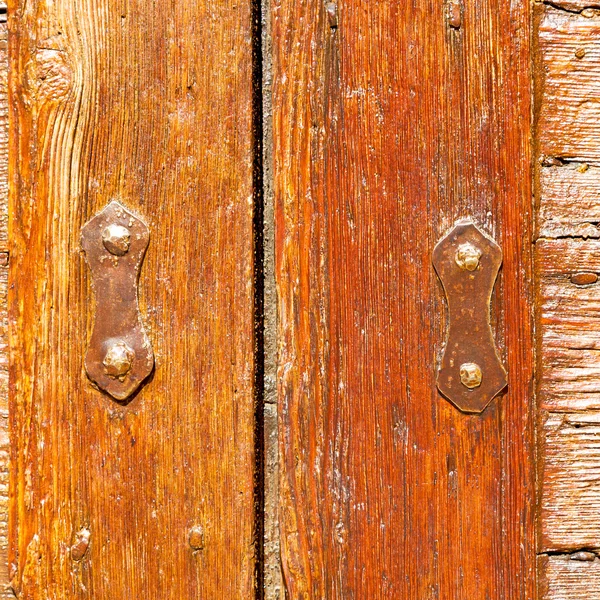 In italia europa home texture di una porta in legno e chiodo — Foto Stock