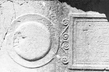 Türkiye'de Asya ve gizemli antik mezarlığı eski mezar taşı 