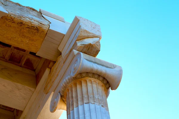 Tijolo de mármore velho e céu — Fotografia de Stock