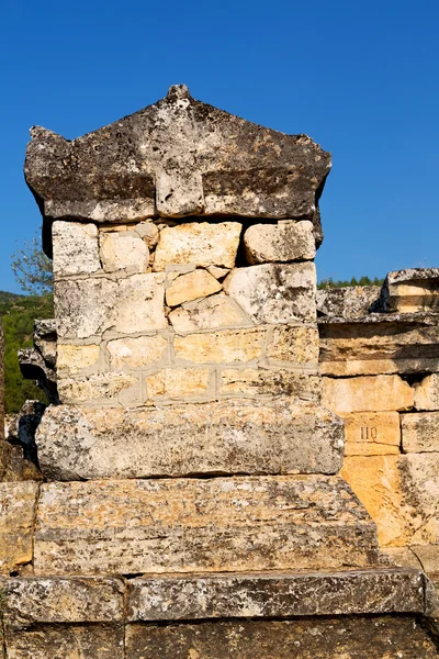 Gammal konstruktion kolumn och templet historia — Stockfoto