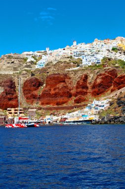 Avrupa Yunanistan birinden ev ve kayalar  