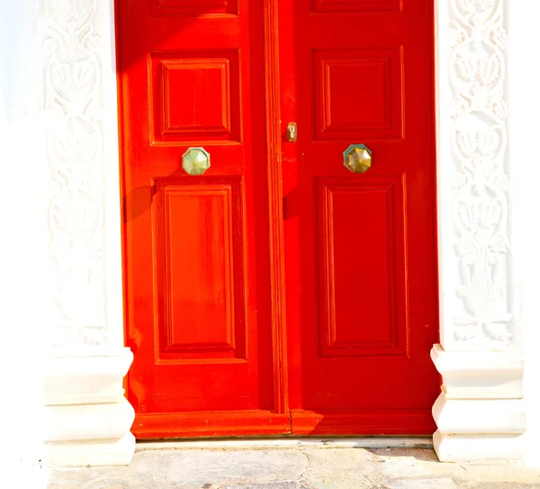 White  red brown  door in antique village santorini greece europ — Stock Photo, Image