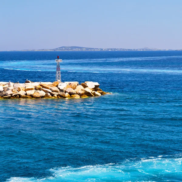 Espuma y espuma griega de las islas del barco en el Mediterráneo se — Foto de Stock