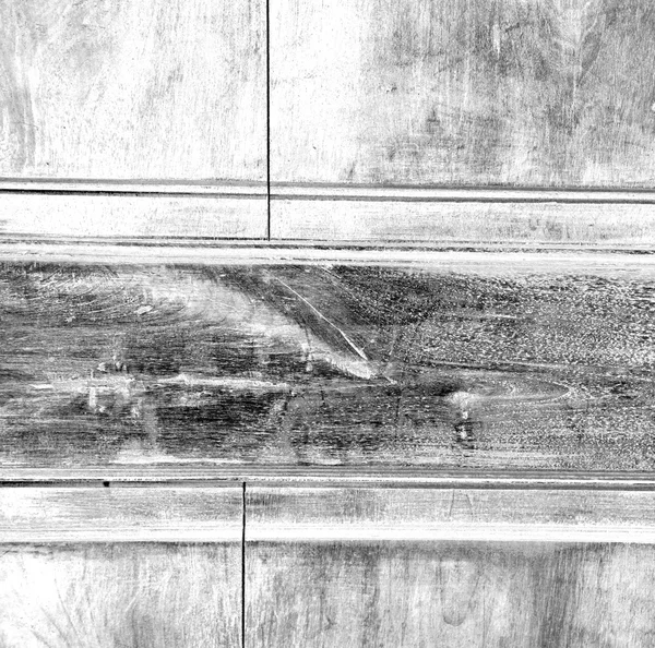 Graan textuur van een bruine antieke houten oude deur in Italië euro — Stockfoto