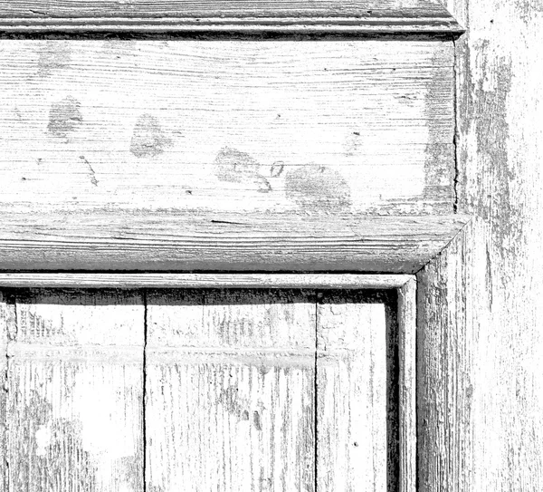 イタリアのヨーロッパの木製のドアと爪の質感をホーム — ストック写真