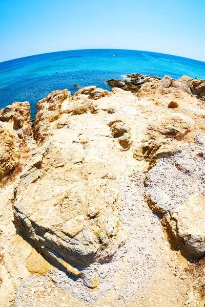 Yunanistan mykonos Adası rock deniz ve plaj mavi gökyüzü — Stok fotoğraf