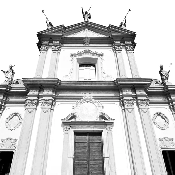 Medieval old architecture in italy europe milan religion       a — Stock Photo, Image