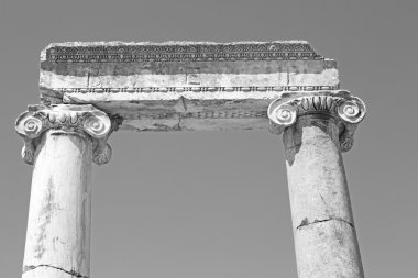 eski tapınak ve Efes Antik tiyatroda sütun olarak antalya Türkiye