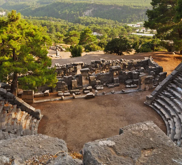 Ruiny kámen a divadla v antalya arykanda Turecko Asie oblohy — Stock fotografie