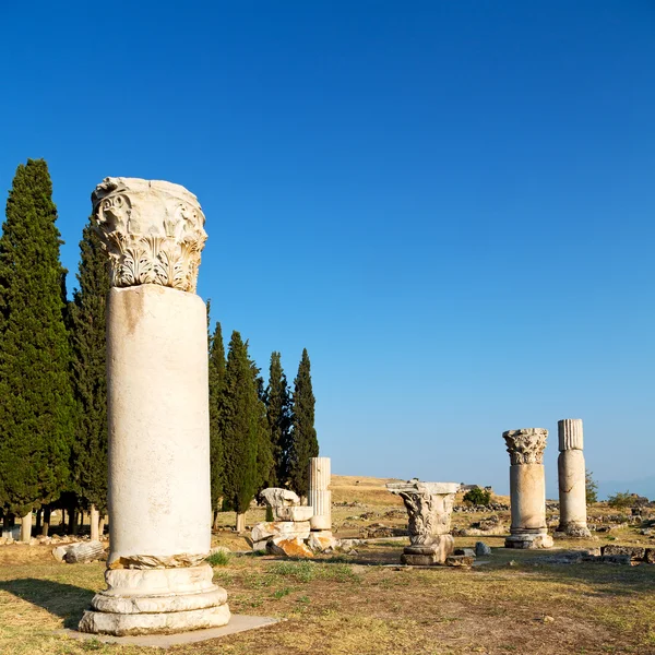 Y la historia del templo romano pamukkale antigua construcción en como — Foto de Stock