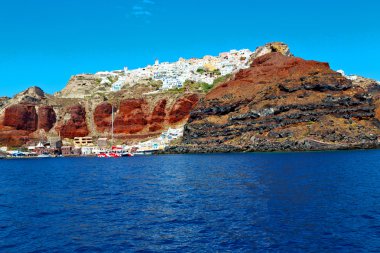 birinden gökyüzü kayalarda tekne