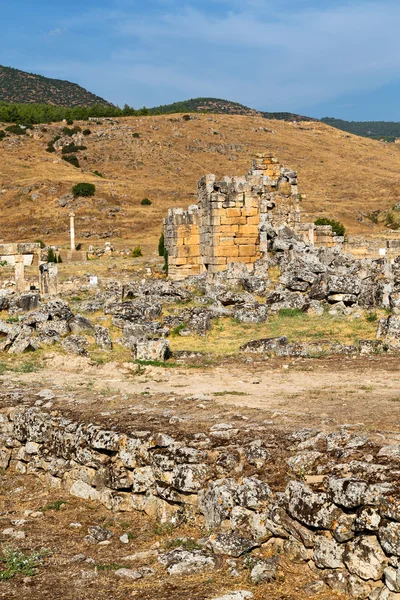 Παλιά κατασκευή στήλης και τη Ρωμαϊκή — Φωτογραφία Αρχείου