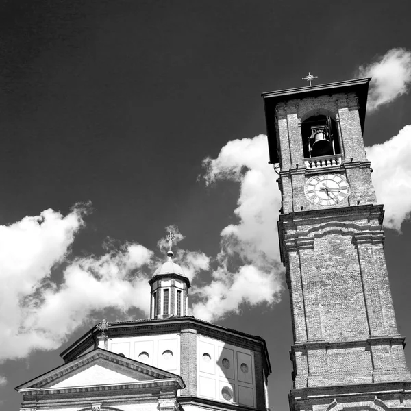 Turnul cu ceas monument din Italia piatra si clopotul vechi din Europa — Fotografie, imagine de stoc