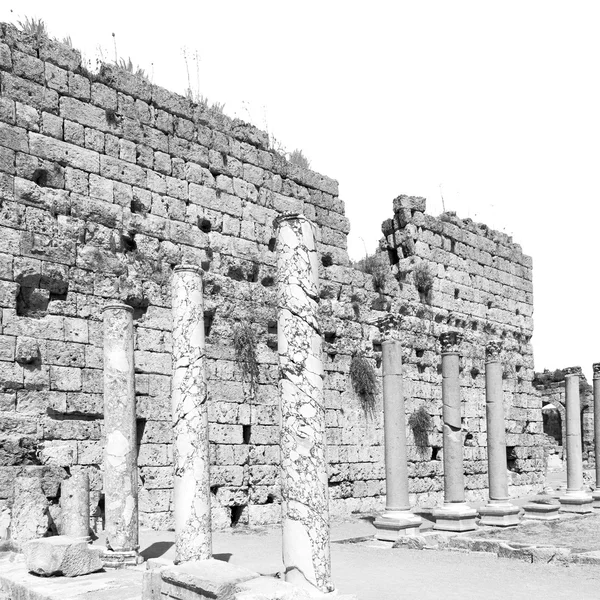 Perge oude constructie in Azië Turkije de kolom en de Romeinse — Stockfoto