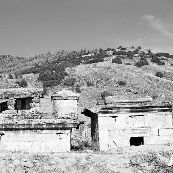 Geçmiş pamukkale eski yapılar Asya Türkiye'de sütun — Stok fotoğraf