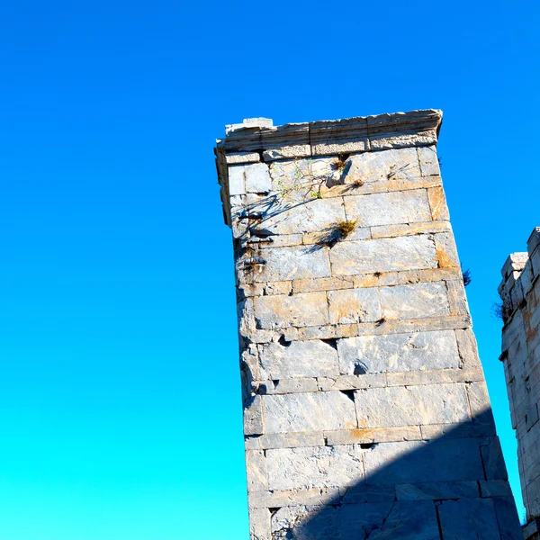 Tijolo velho towert e mármore na Europa Acrópole de Atenas e o céu — Fotografia de Stock