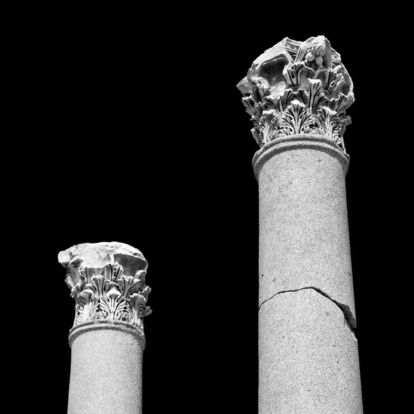 Columna en templo viejo y teatro en pavo del ephesus antalya como —  Fotos de Stock