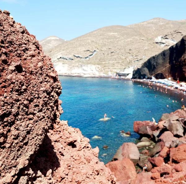 Agua y costa mediterránea mar playa roja en santorini g —  Fotos de Stock