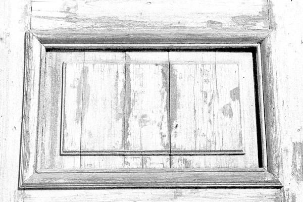 W Europie Włochy Strona główna tekstury drewniane drzwi i paznokci — Zdjęcie stockowe