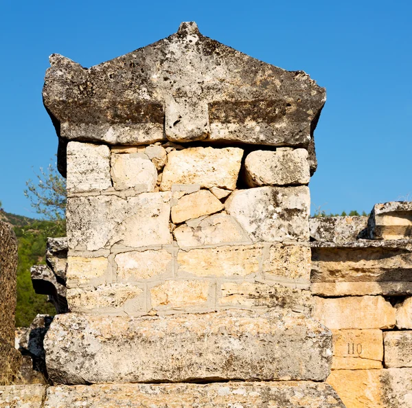 Gammal konstruktion kolumn och romerskt tempel historia pamukkal — Stockfoto