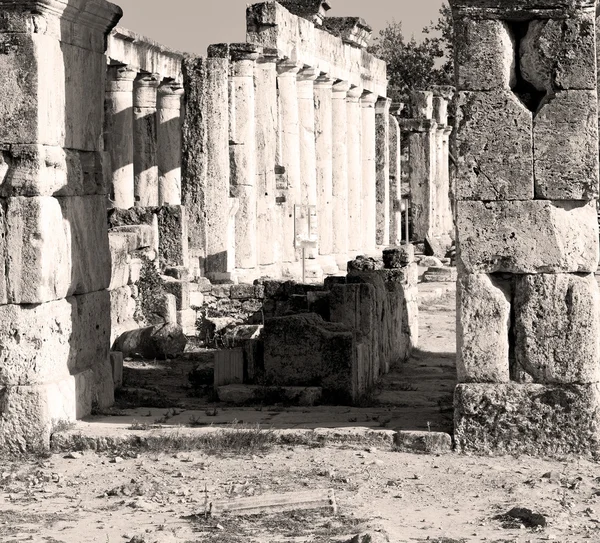 Staré stavební sloupec a pamukkal historie římského chrámu — Stock fotografie