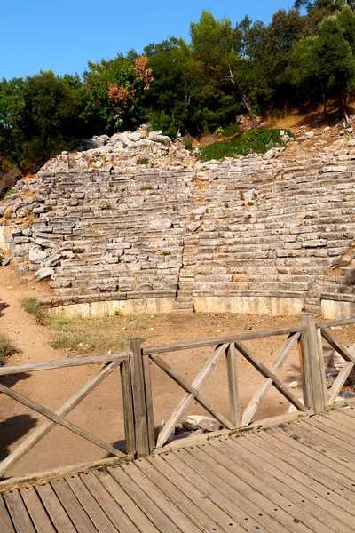 Velha pedra arruinada na ásia — Fotografia de Stock