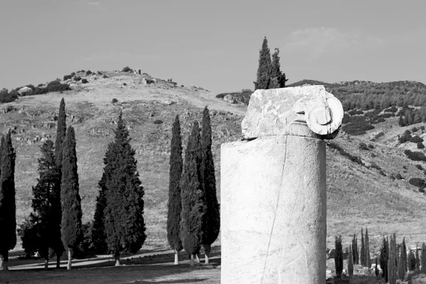 Старая строительная колонна и история римского храма памуккал — стоковое фото