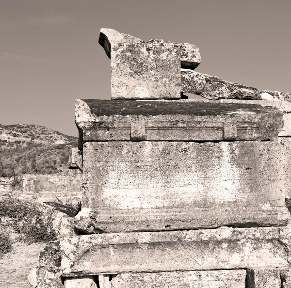 Старая строительная колонна и история римского храма памуккал — стоковое фото