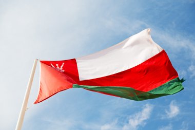 bulutlu gökyüzü sallayarak Umman