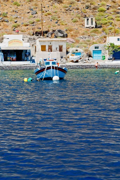 Colina y rocas en la isla — Foto de Stock