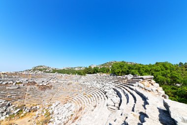 termessos gökyüzü ve kalıntıları tiyatro