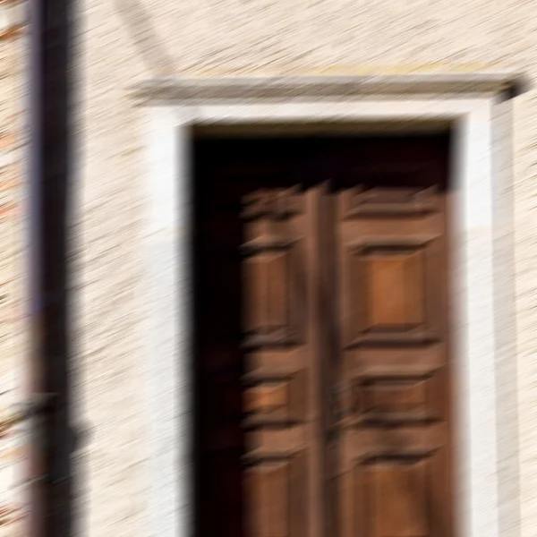 Detail in muur deur land wazig — Stockfoto