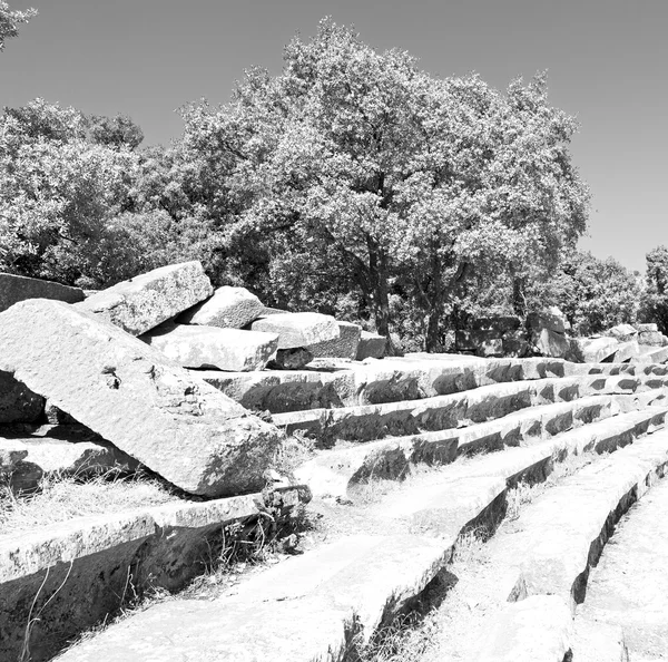 El viejo templo y el teatro en termessos antalya pavo asia cielo — Foto de Stock
