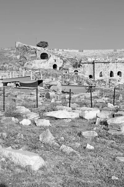 Geçmiş pamukkale eski yapılar Asya Türkiye'de sütun — Stok fotoğraf