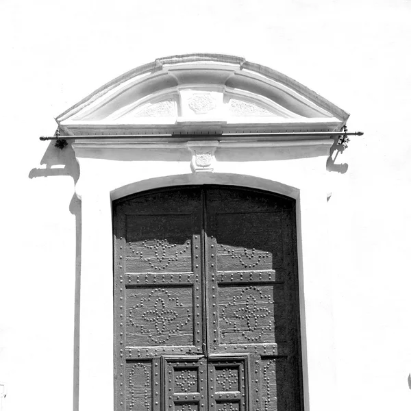 Detail in  wall door  italy land europe architecture and wood th — Stock Photo, Image