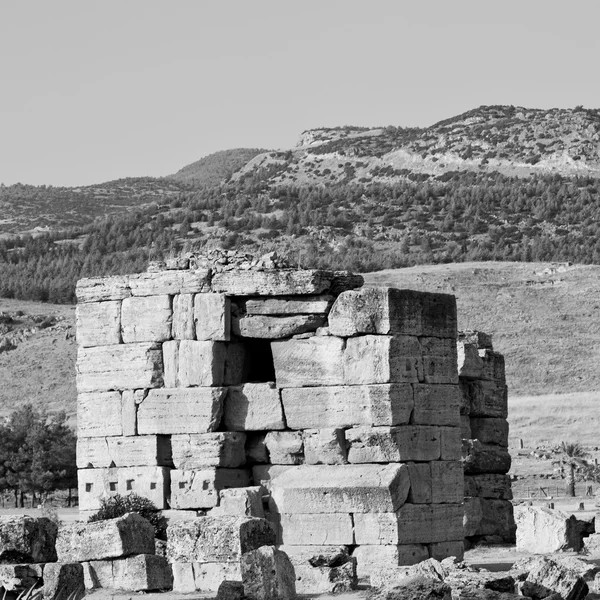 History pamukkale    old construction in asia turkey the column — Stock Photo, Image