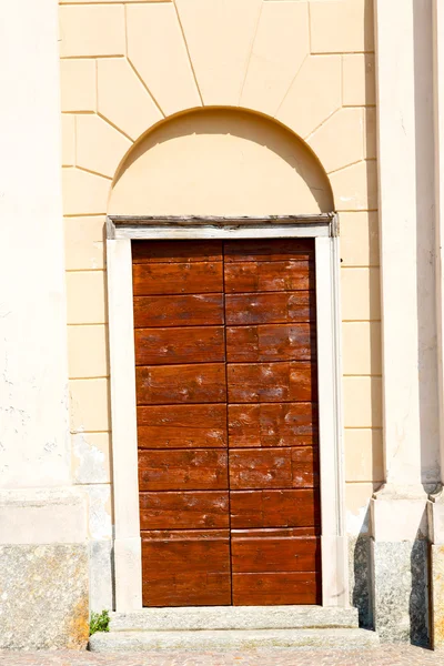 Detalhe na porta da parede europa portão histórico — Fotografia de Stock