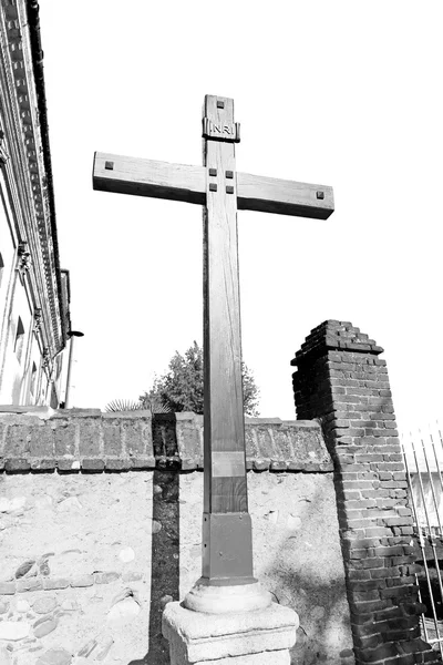 Parede abstrato cruz sagrada na itália europa e o céu ba — Fotografia de Stock