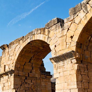 eski inşaat sütun ve Roma Tapınağı geçmiş pamukkal