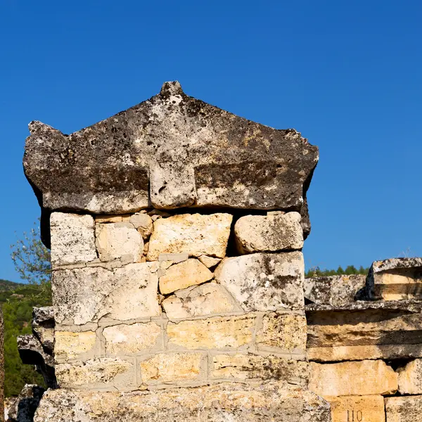 Gammal konstruktion kolumn och romerskt tempel historia pamukkal — Stockfoto