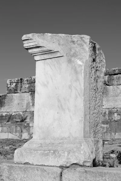 Coluna de construção velha e a história do templo romano pamukkal — Fotografia de Stock