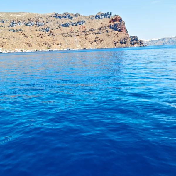 Hügel und felsen am sommerstrand in europa griechenland santorin — Stockfoto